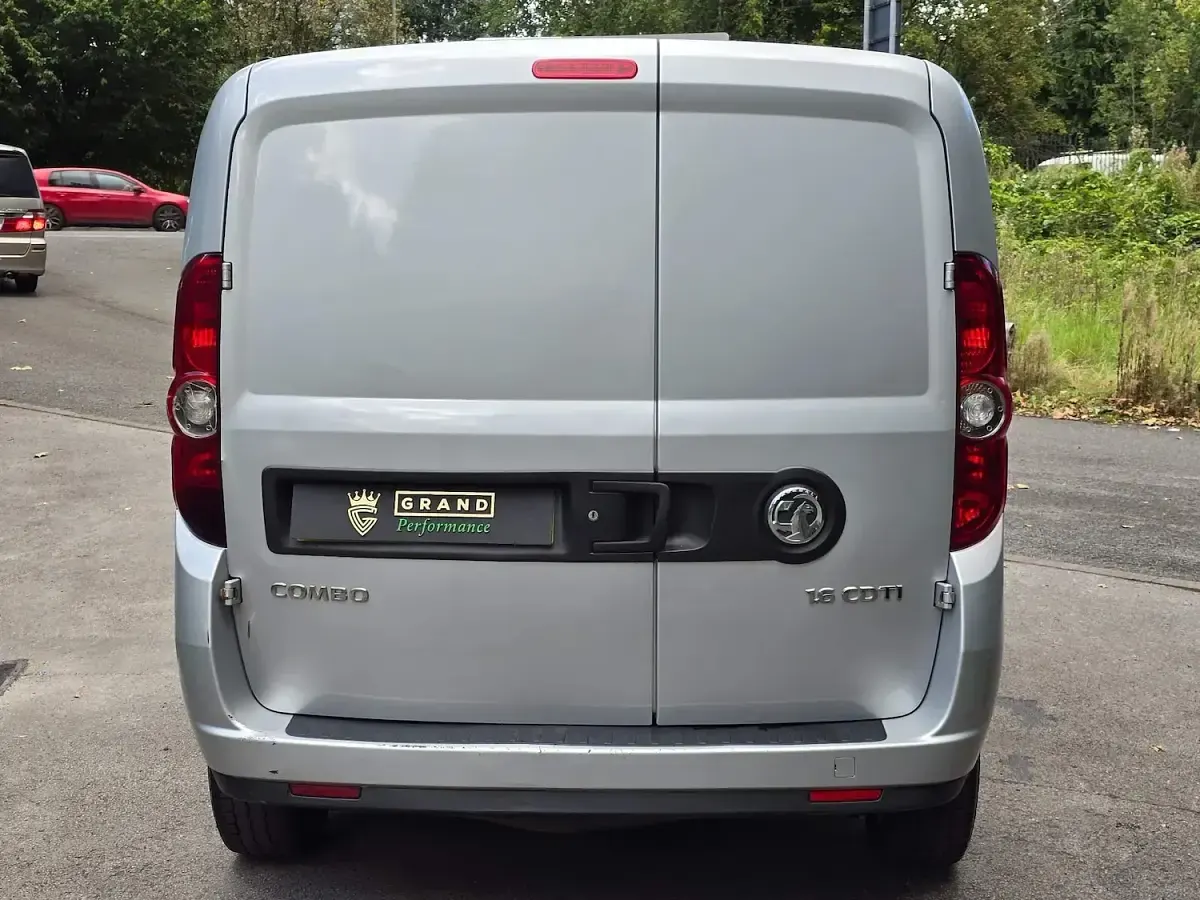 Used Vauxhall Combo Sportive 105 HP (77 kW) 2016 Silver MPV