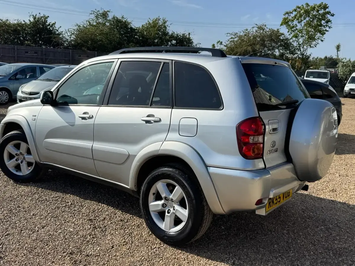 Used Toyota RAV4 147 HP (108 kW) 2005 Silver SUV