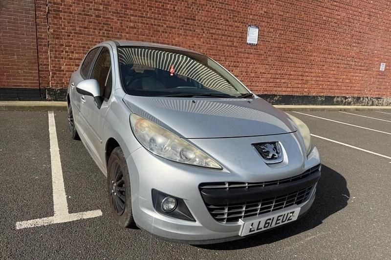 Used Peugeot 207 Active 75 HP (55 kW) 2011 Silver Hatchback