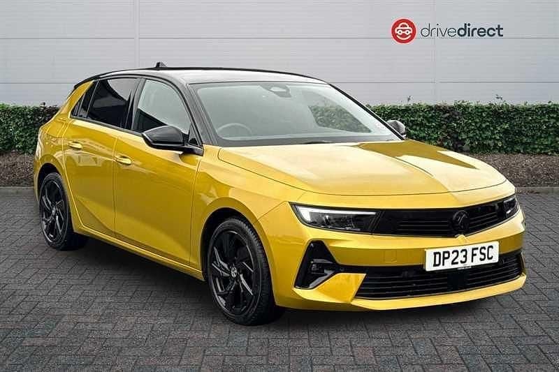 Used Vauxhall Astra S 130 HP (95 kW) 2023 Yellow/black Hatchback