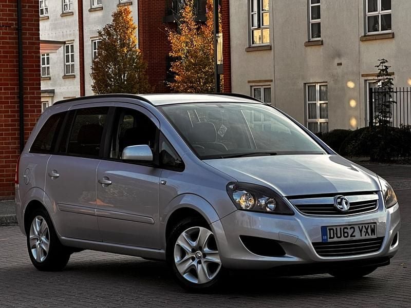 Used Vauxhall Zafira 120 HP (88 kW) 2013 Silver MPV