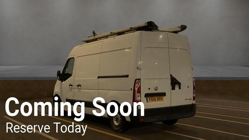 Used Vauxhall Movano 125 HP (91 kW) 2016 White MPV