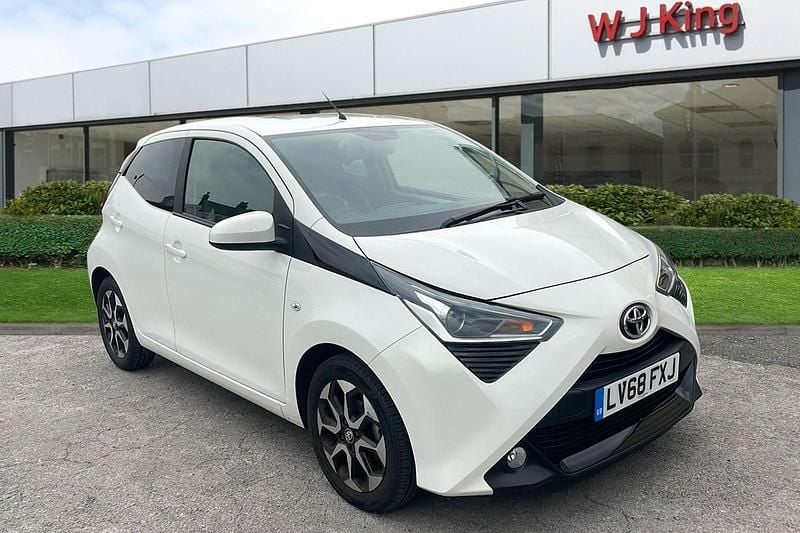 White Used 2018 Toyota Aygo X-plore Hatchback | £8,265 (Fair price) - Image 1/3