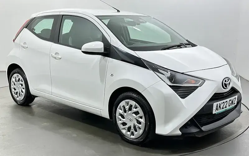 Used Toyota Aygo X-play 72 HP (52 kW) 2021 Hatchback