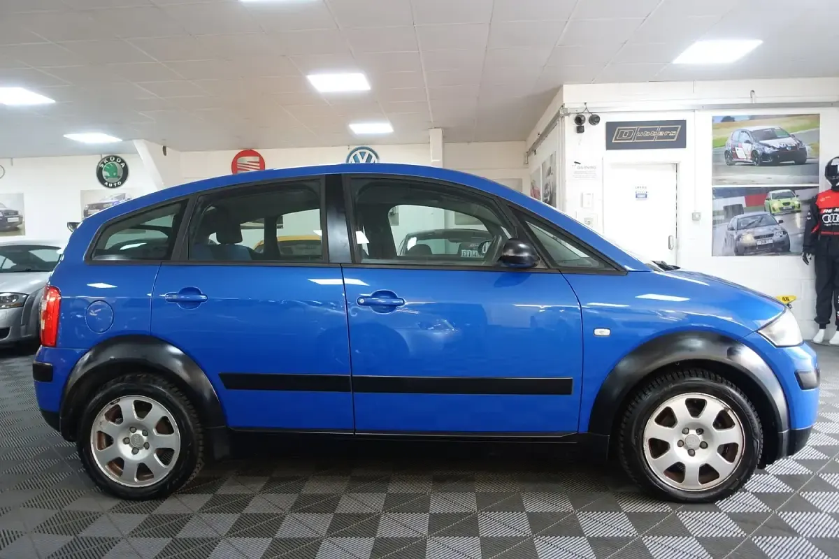 Used Audi A2 110 HP (80 kW) 2004 Blue Hatchback
