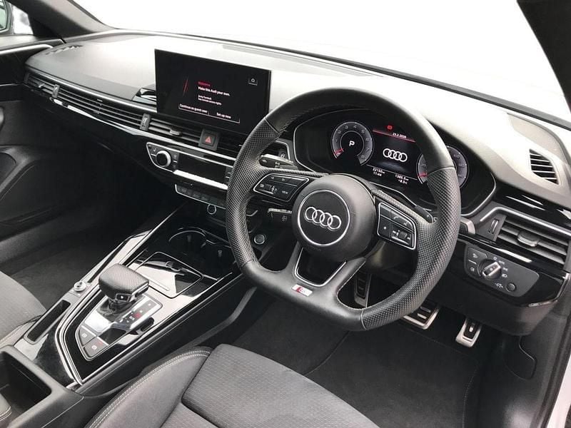 Used Audi A4 Black Edition 201 HP (147 kW) 2024 White Sedan