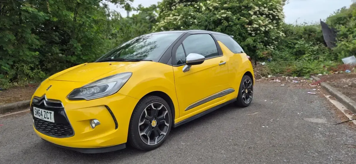 Used Citroën DS3 90 HP (66 kW) 2015 Yellow Hatchback