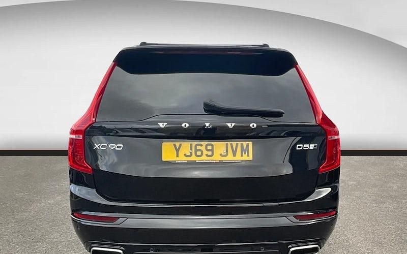 Usado Volvo XC90 R-Design Pro 235 HP (172 kW) 2019 Preto SUV