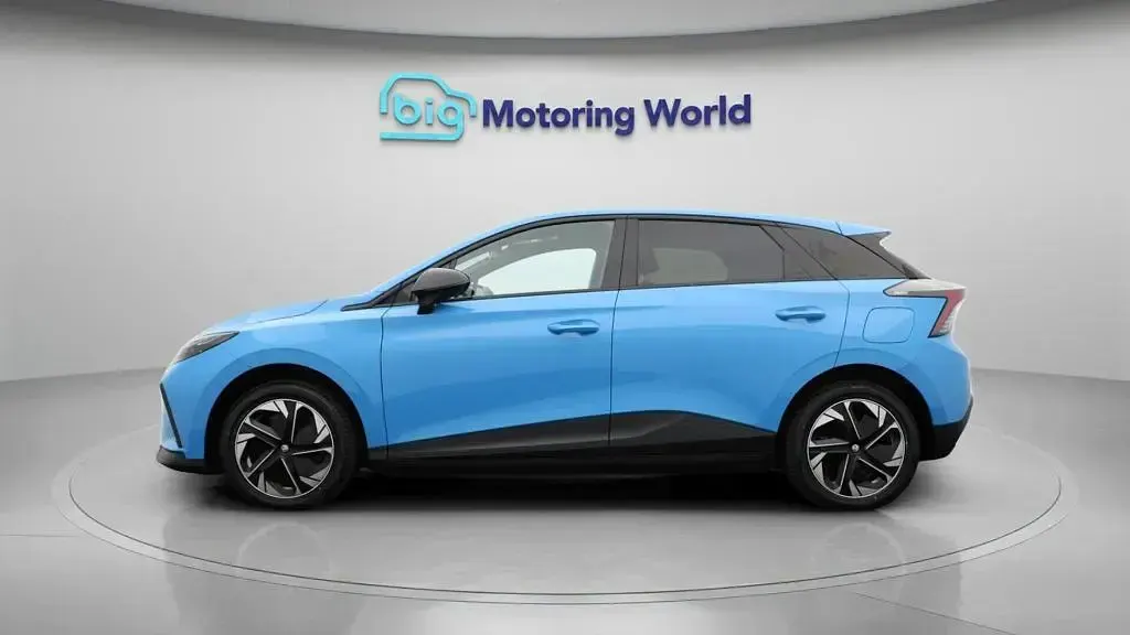 Used MG MG4 EV Trophy 319 kW (435 HP) 2023 Blue Hatchback