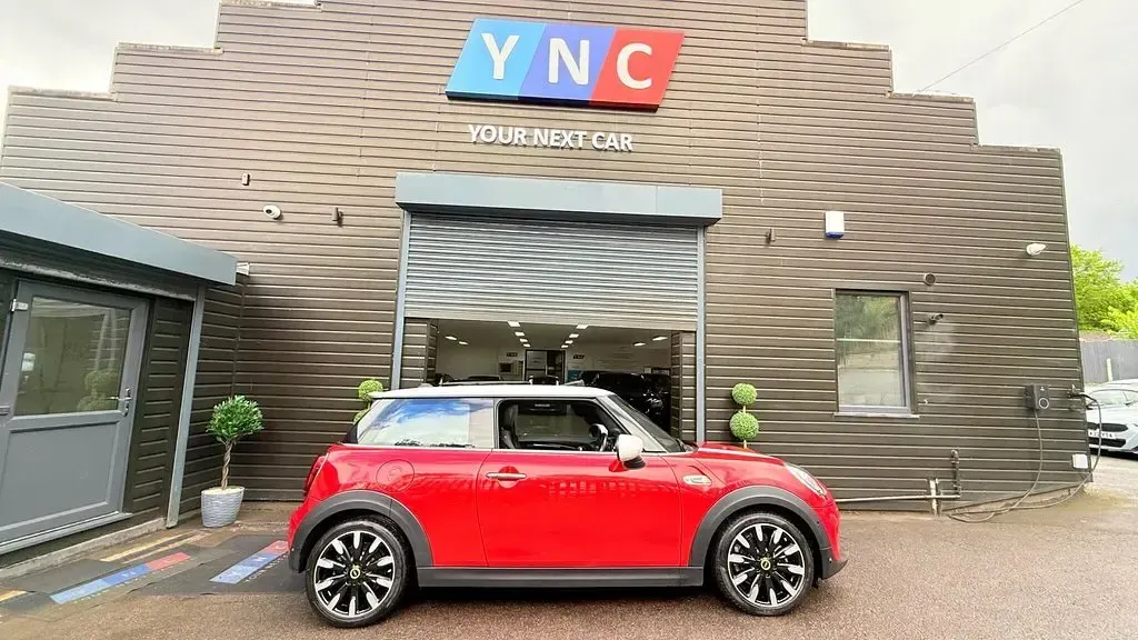 Used Mini Cooper SE Hatch 135 kW (184 HP) 2020 Red Hatchback