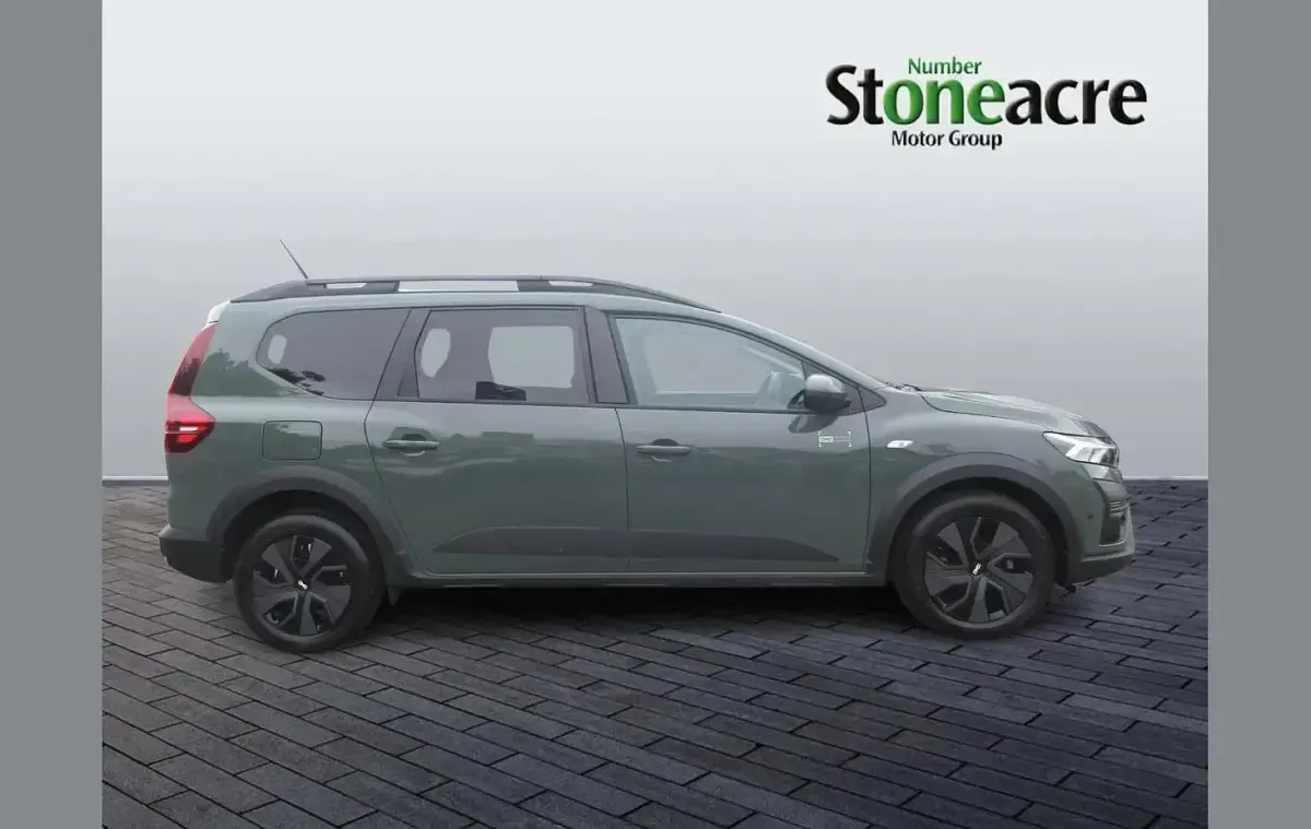 Used Dacia Jogger Expression 110 HP (80 kW) 2024 Green MPV