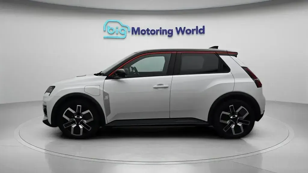 Used Renault R5 Urban 88 kW (120 HP) 2025 Hatchback