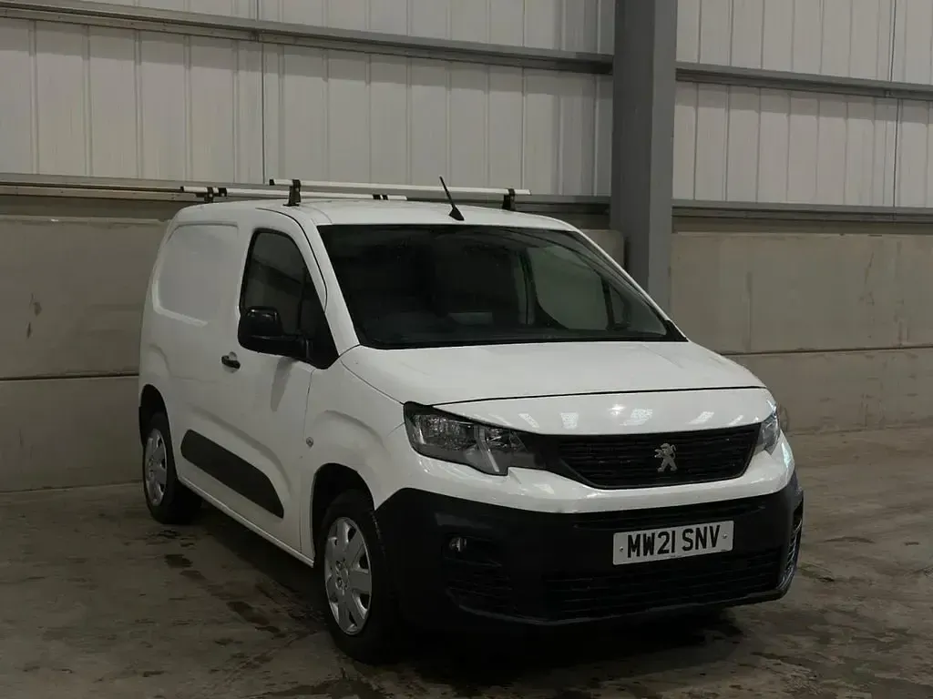 Używany Peugeot Partner 100 KM (73 kW) 2021 Biały Minivan