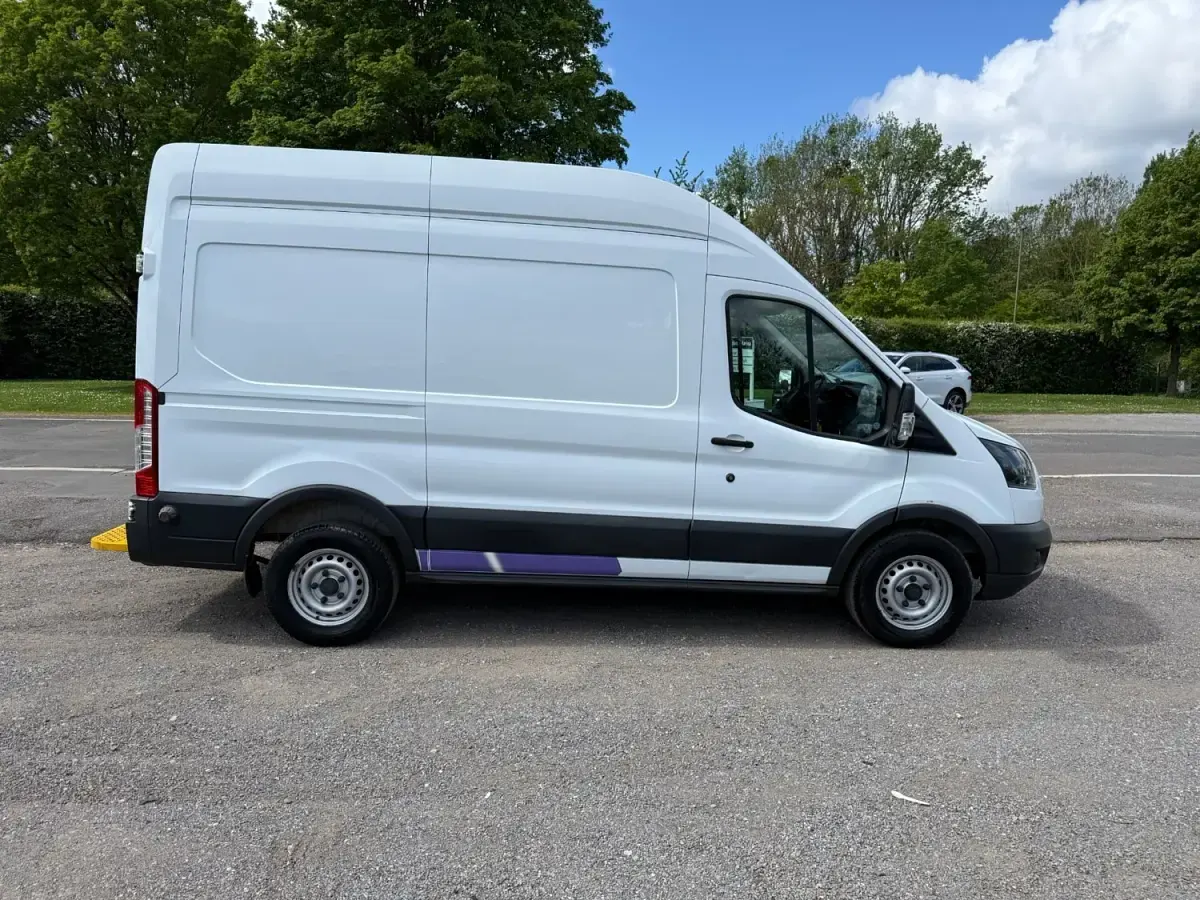 Usado Ford Transit 130 HP (95 kW) 2018 Branco Van