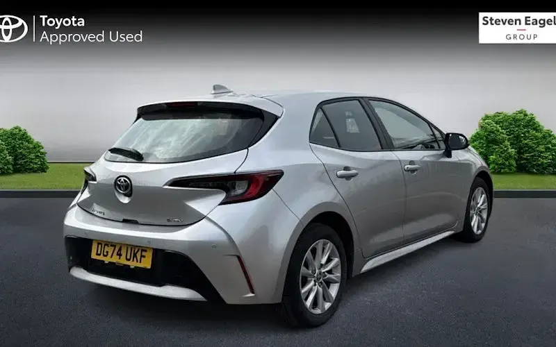 Used Toyota Corolla 140 HP (102 kW) 2026 Hatchback