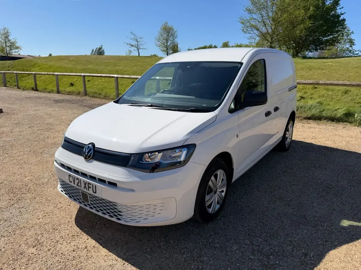 Begagnad VW Caddy S 122 HK (89 kW) 2021 Vit Minibuss