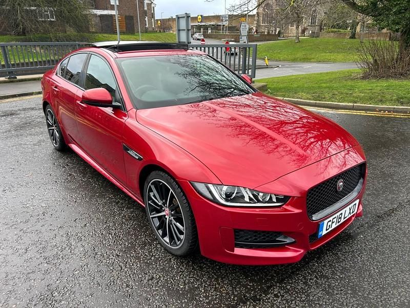 Begagnad Jaguar XE R-Sport 2018 Röd Sedan