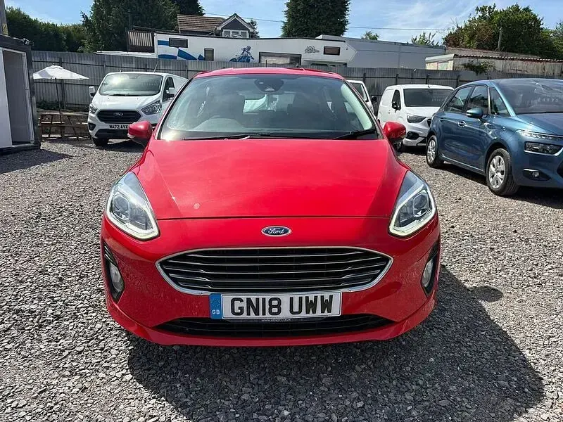 Used Ford Fiesta Zetec 101 HP (74 kW) 2018 Red Hatchback