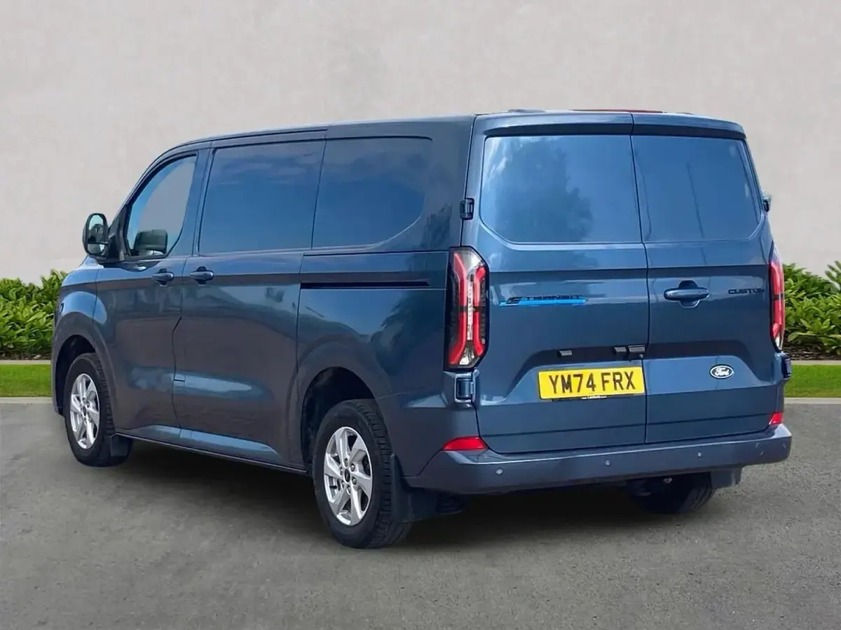 Usado Ford E-Transit Limited 100 kW (136 CV) 2024 Azul Van