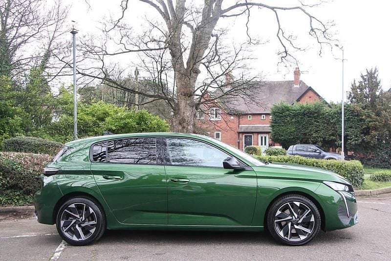 Used Peugeot 308 Allure Premium 129 HP (94 kW) 2023 Green Hatchback