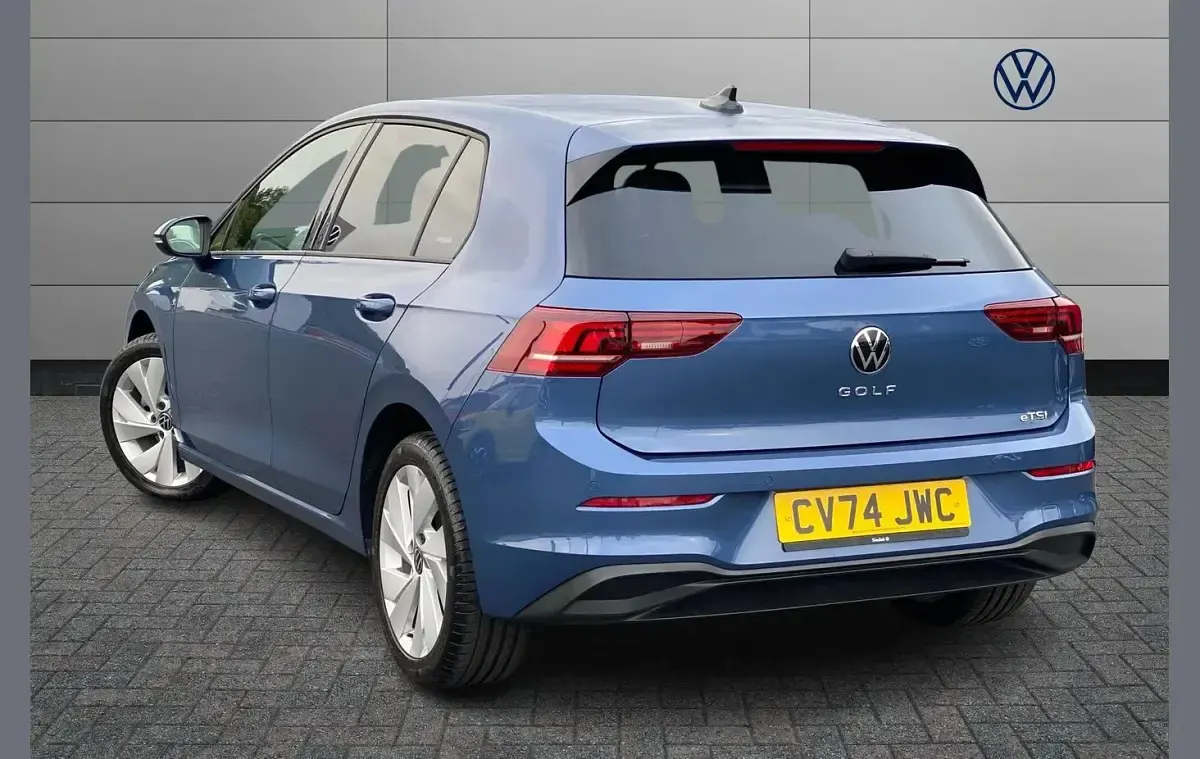 Used VW Golf VIII Match 147 HP (108 kW) 2024 Blue Hatchback