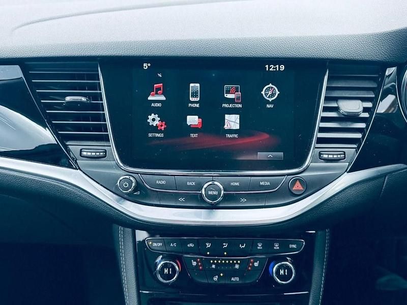 Used Vauxhall Astra Elite 150 HP (110 kW) 2018 Silver Hatchback