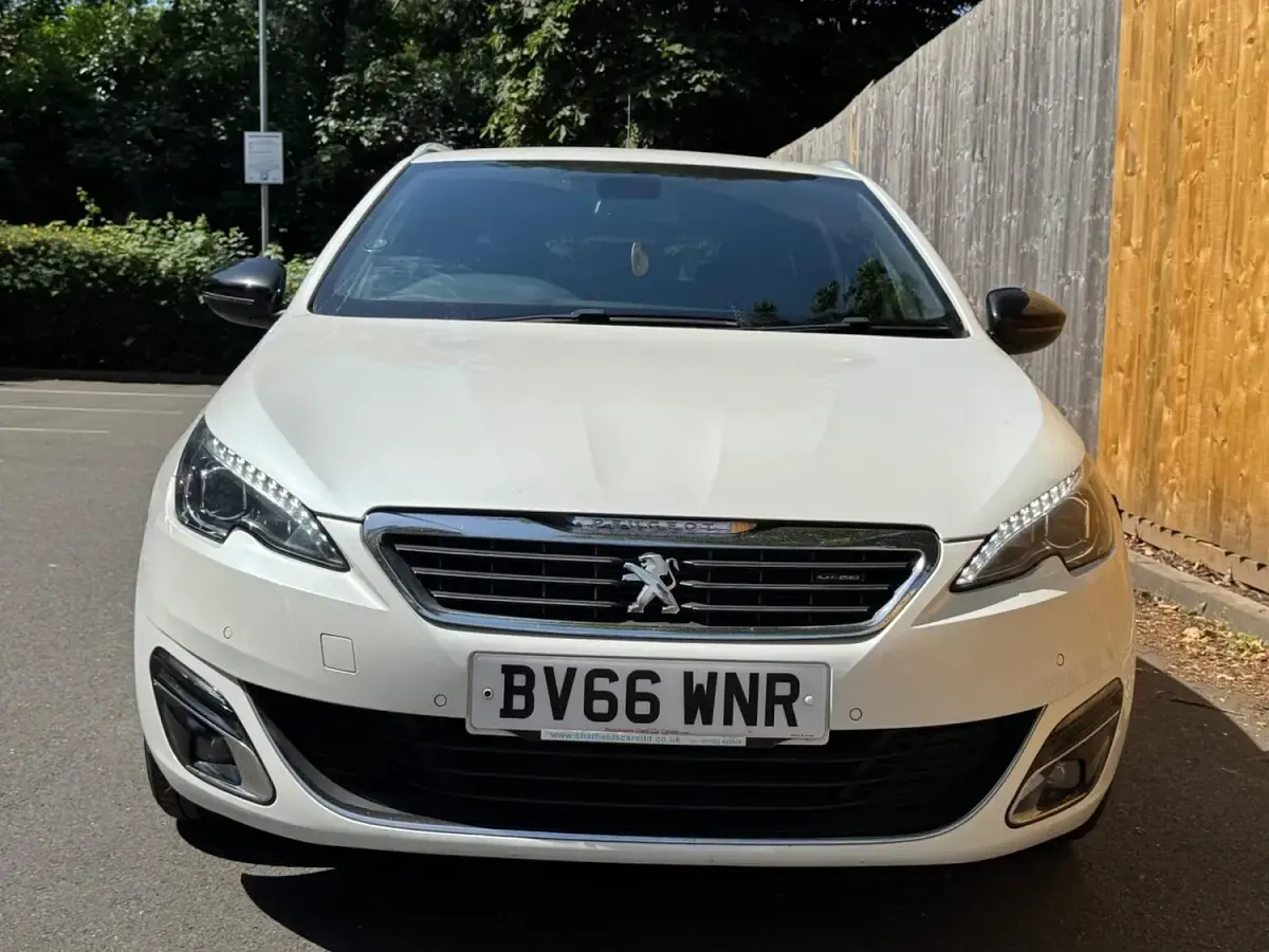 Used Peugeot 308 GT-line 150 HP (110 kW) 2016 White Estate