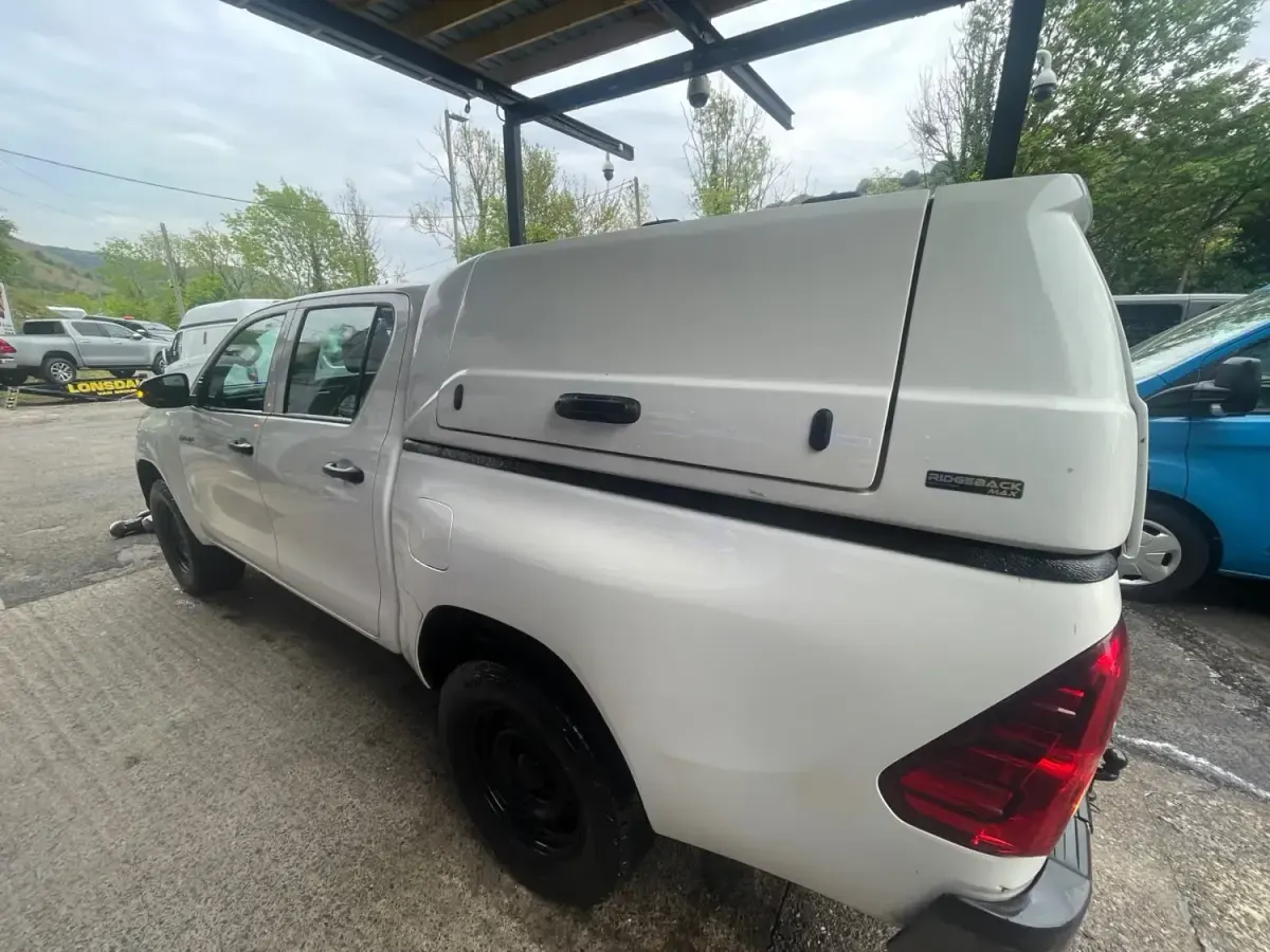 Begagnad Toyota HiLux Active 150 HK (110 kW) 2018 Vit Pickup