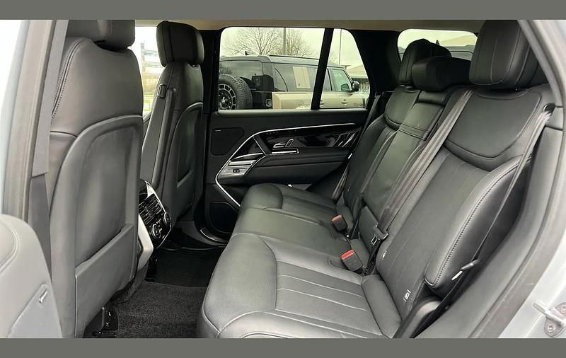 Used Land Rover Range Rover SE 350 HP (257 kW) 2022 Silver SUV