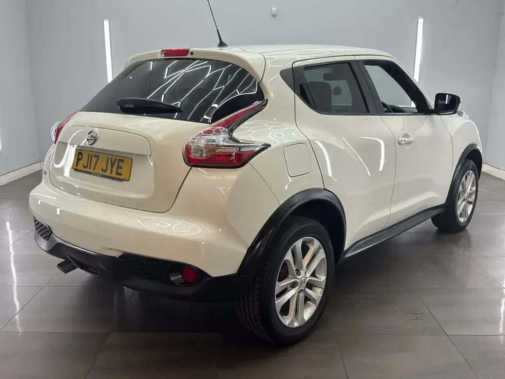Used Nissan Juke N-Connecta 110 HP (80 kW) 2017 White SUV