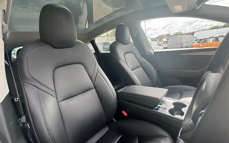 Used Tesla Model Y Long Range AWD 286 kW (389 HP) 2022 White SUV