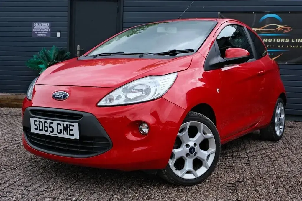Begagnad Ford Ka Zetec 69 HK (50 kW) 2016 Röd Halvkombi