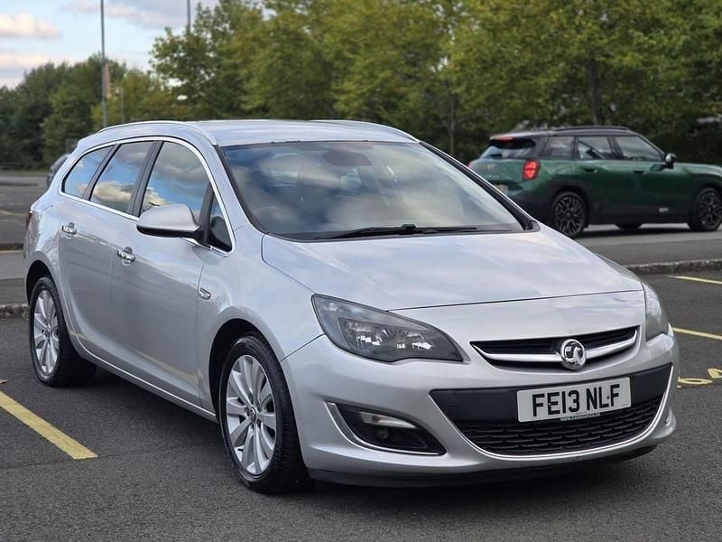 Silver Used 2013 Vauxhall Astra Estate | £2,095 (Fair price) - Image 1/4