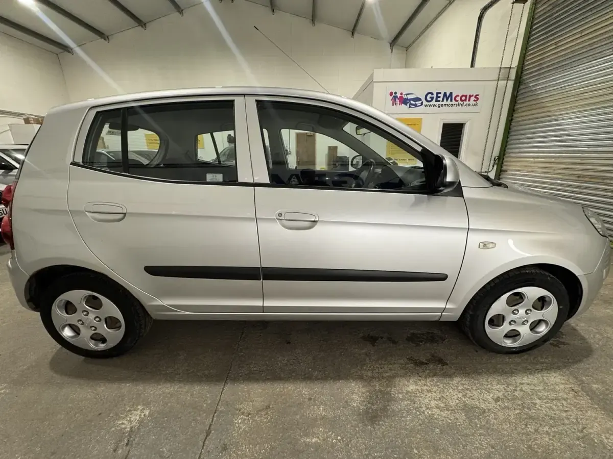 Used Kia Picanto 64 HP (47 kW) 2009 Silver Hatchback