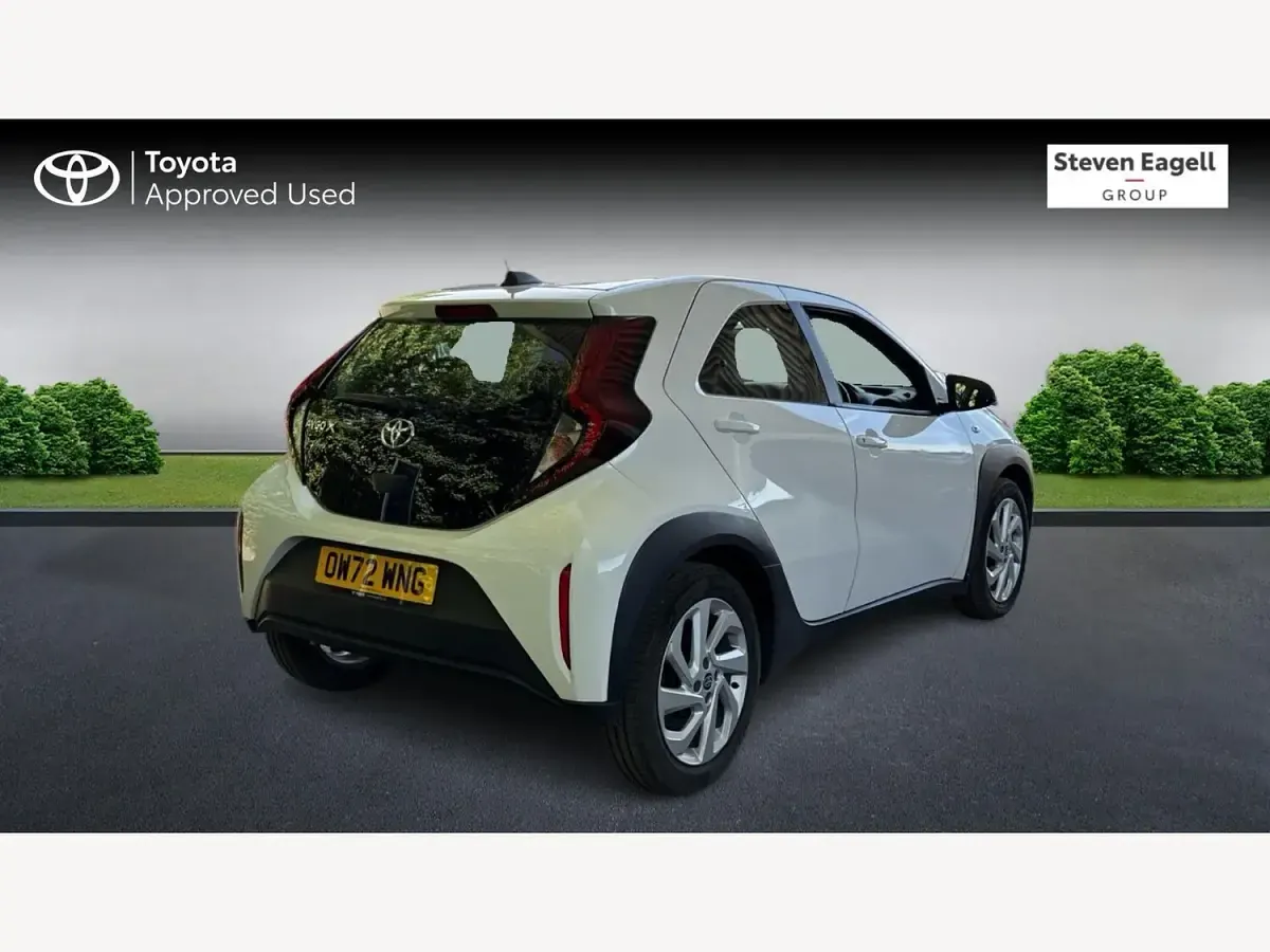 Used Toyota Aygo X PURE 72 HP (52 kW) 2023 White SUV