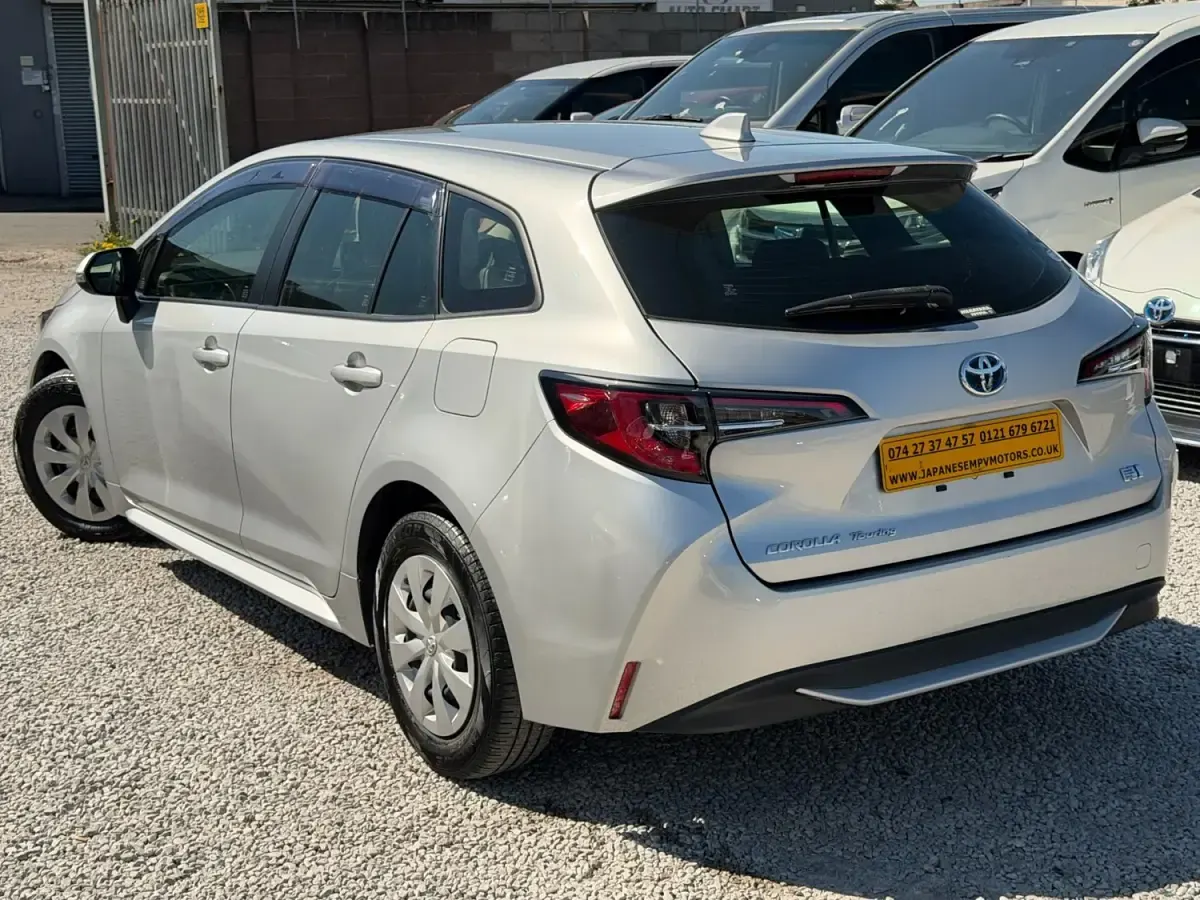 Begagnad Toyota Corolla 2021 Silver Kombi