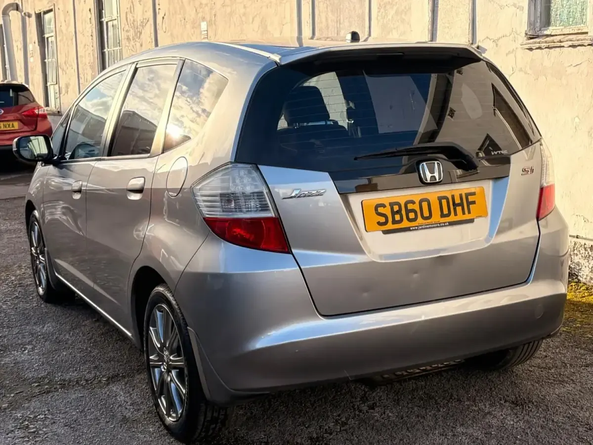 Second-hand Honda Jazz SI 99 CP (72 kW) 2011 Argintiu Hatchback