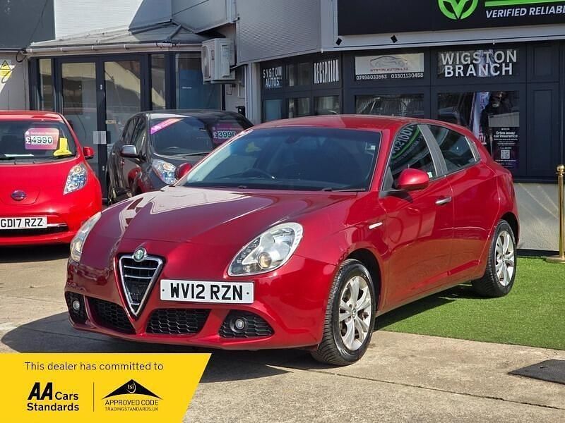 Used Alfa Romeo Giulietta Lusso 140 HP (102 kW) 2012 Red Hatchback
