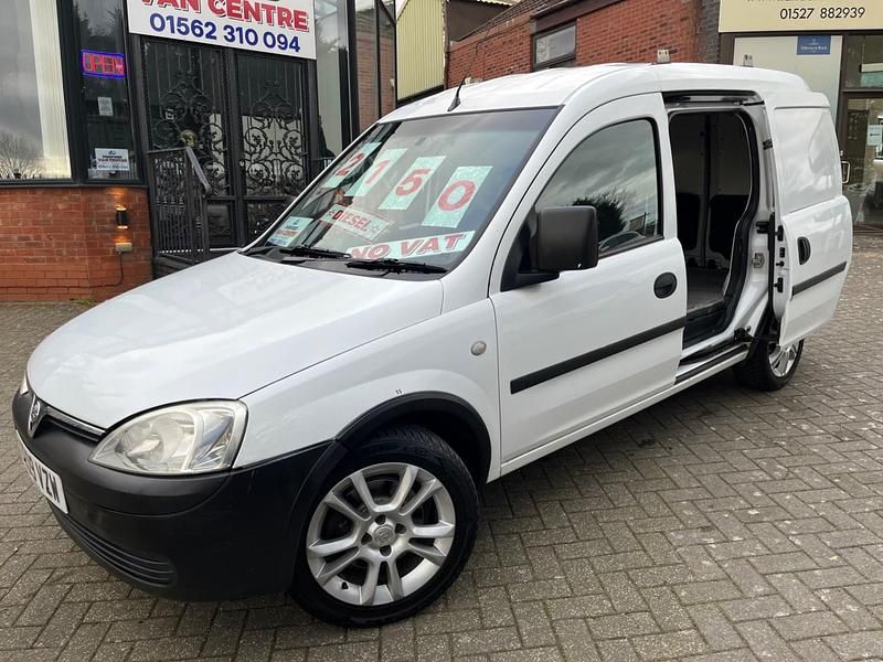 Used Vauxhall Combo 75 HP (55 kW) 2009 White MPV