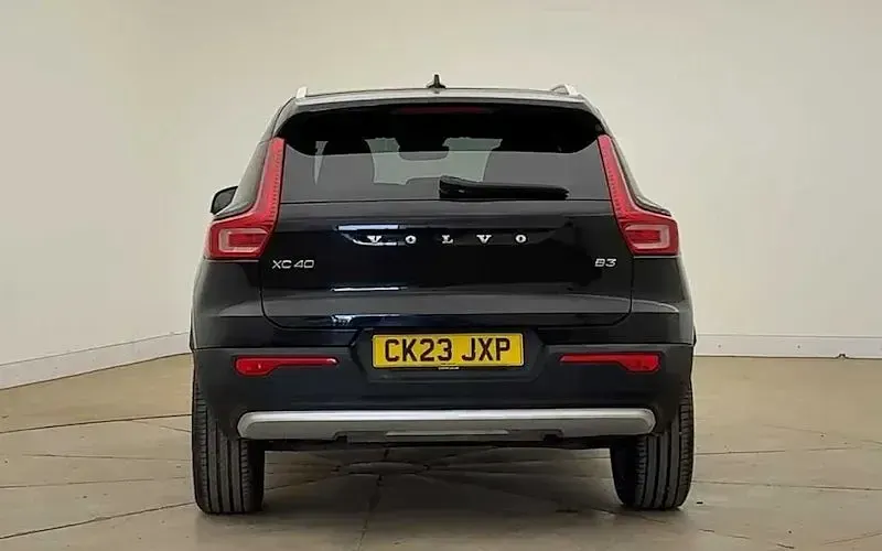 Used Volvo XC40 Core 163 HP (119 kW) 2026 SUV