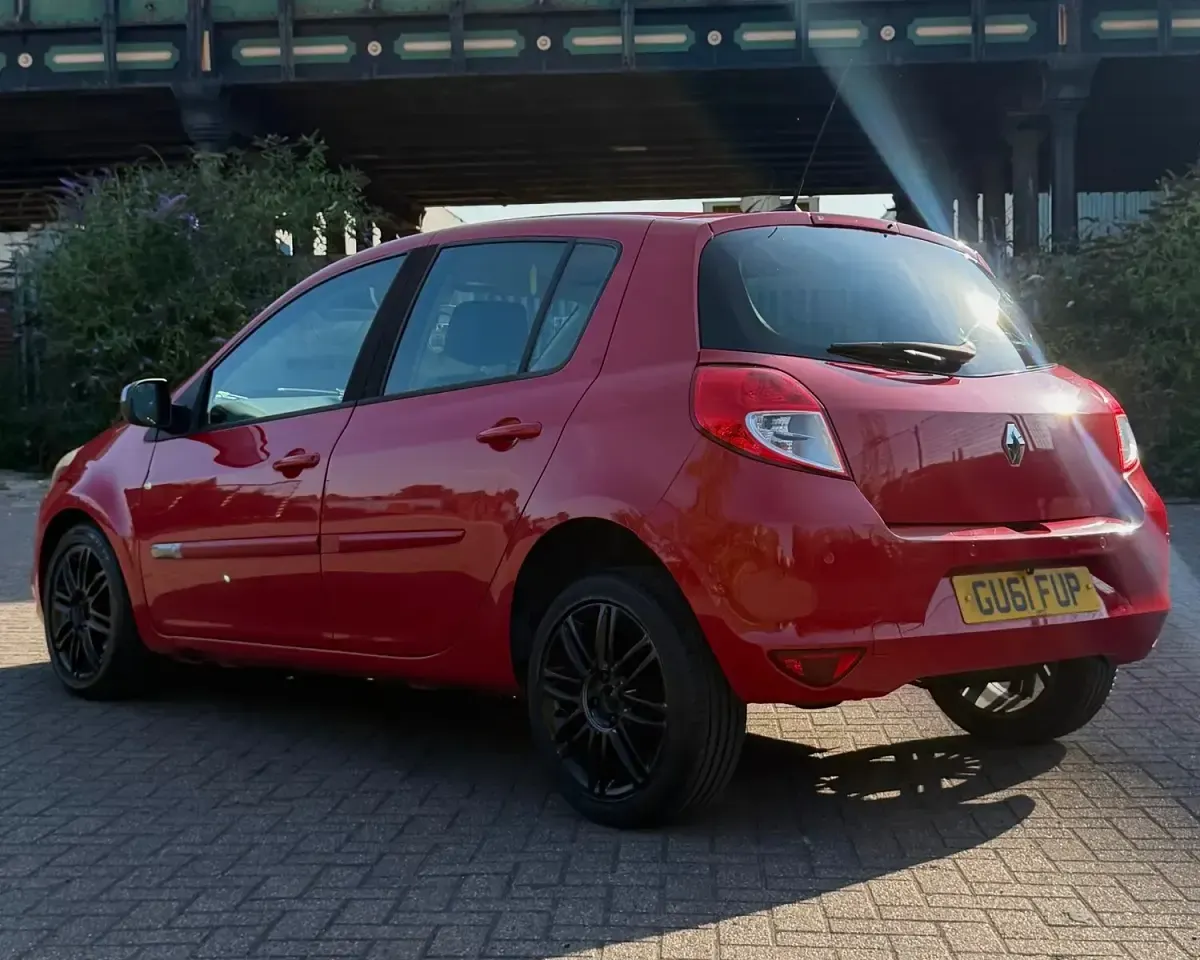 Used Renault Clio Dynamique 2011 Red Hatchback