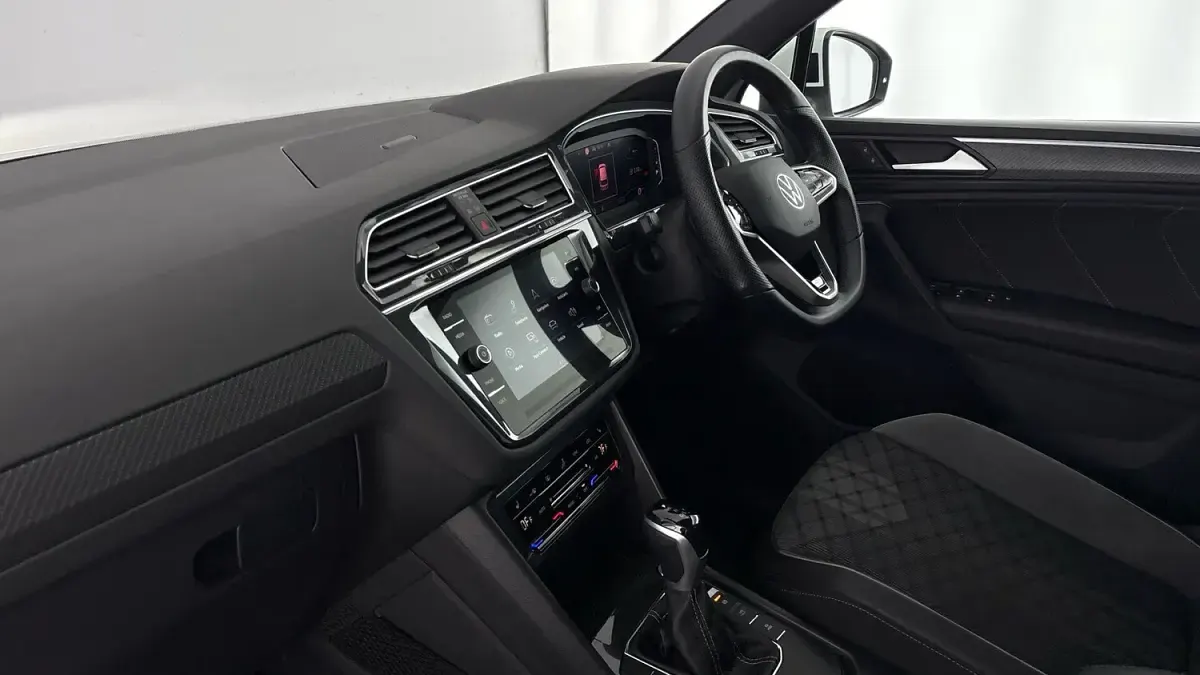Used VW Tiguan R-line 150 HP (110 kW) 2023 White SUV