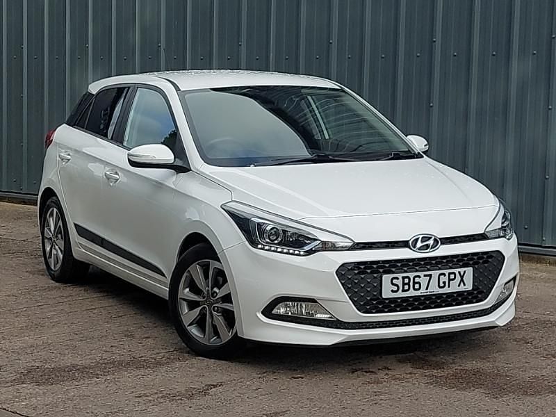 White Used 2017 Hyundai i20 Premium Hatchback | £6,998 (Good price) - Image 1/4
