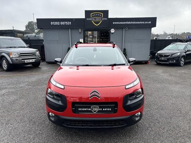 Used Citroën C4 Cactus Flair 100 HP (73 kW) 2015 Red Hatchback