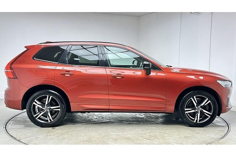 Used Volvo XC60 R-Design 197 HP (144 kW) 2019 Red SUV