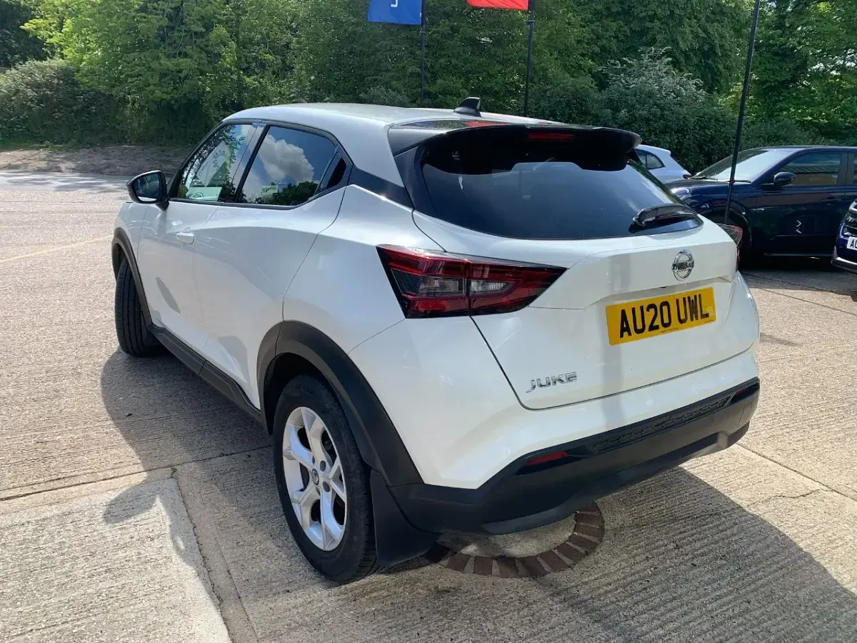 Used Nissan Juke N-Connecta 117 HP (86 kW) 2020 Arctic white SUV