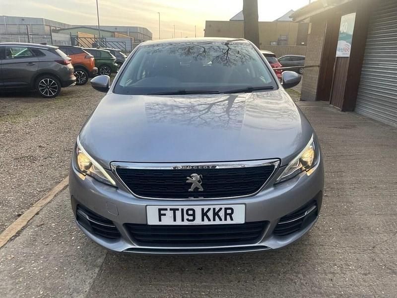 Usado Peugeot 308 Active 130 HP (95 kW) 2019 Cinzento Citadino