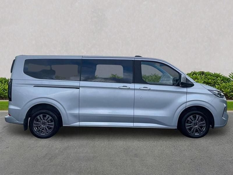 Used Ford Tourneo Titanium 150 HP (110 kW) 2024 Silver MPV