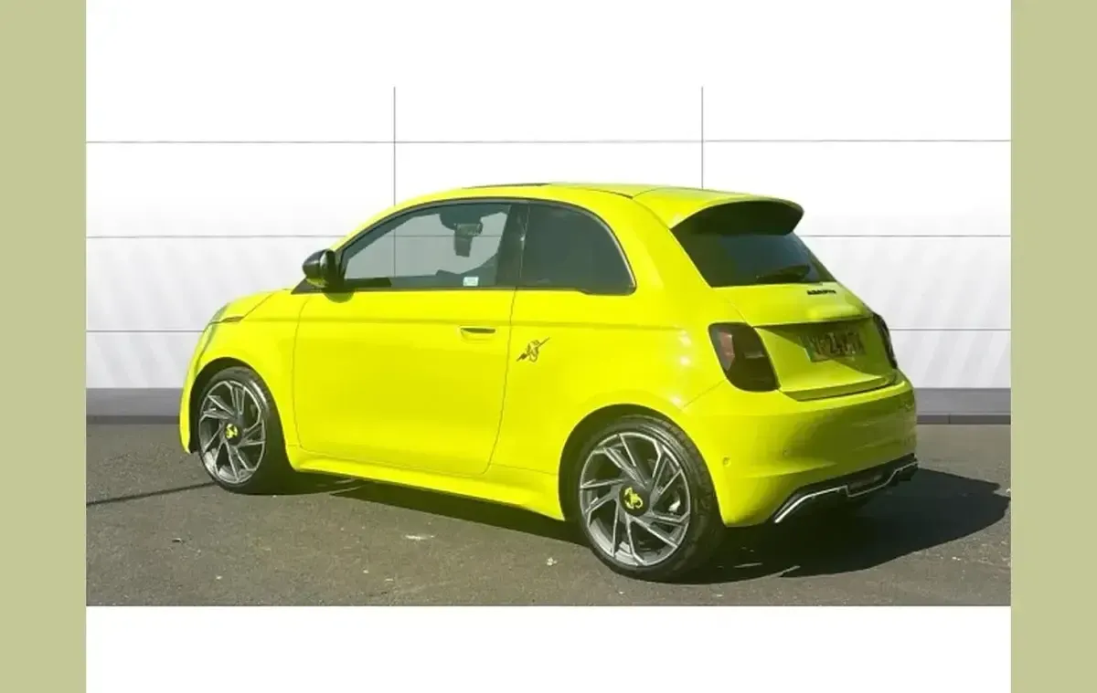 Używany Abarth 500e Scorpionissima 112 kW (153 KM) 2024 Zielony Hatchback