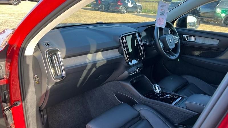 Used Volvo XC40 Ultra 163 HP (119 kW) 2025 Red SUV